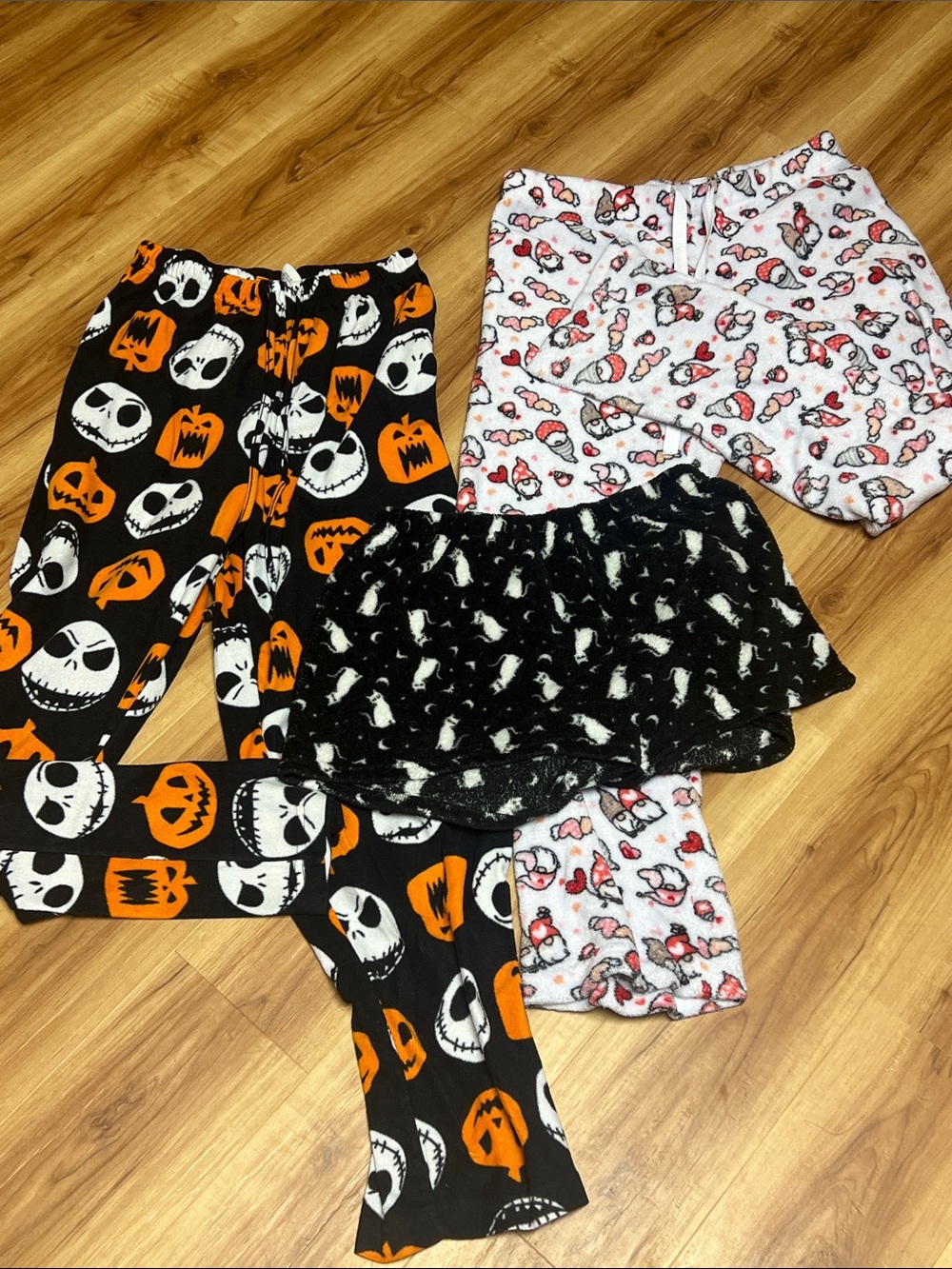 Set M Girls Holiday pajama separates pants and shorts
